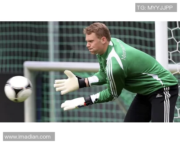 诺伊尔在足球历史中地位解析及其对现代守门员的影响