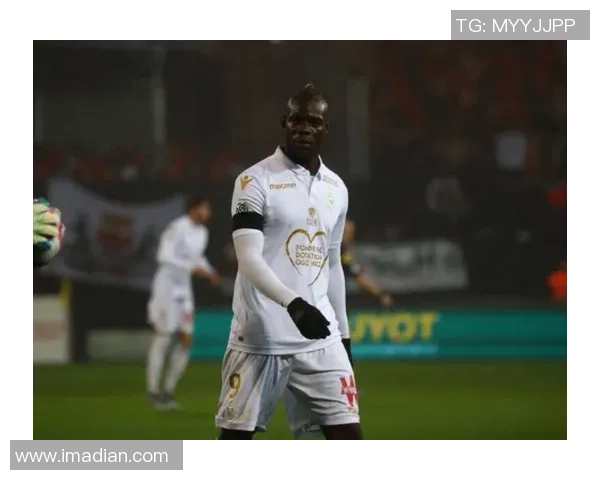 三国混血足球天才崛起：跨文化背景成就独特风采