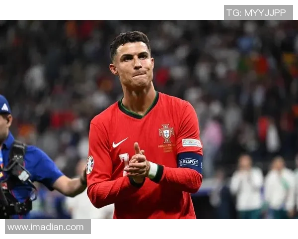 足球历史十大球星排名揭晓 谁才是足坛真正的传奇人物 足球历史十大球星排名揭晓 谁才是足坛真正的传奇人物