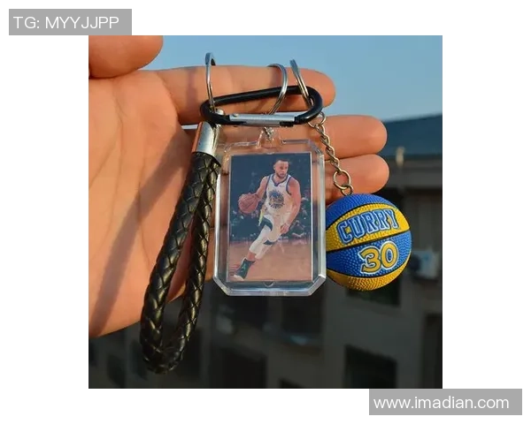 莫德里奇球星钥匙扣 精致设计与足球热爱完美结合 礼品首选